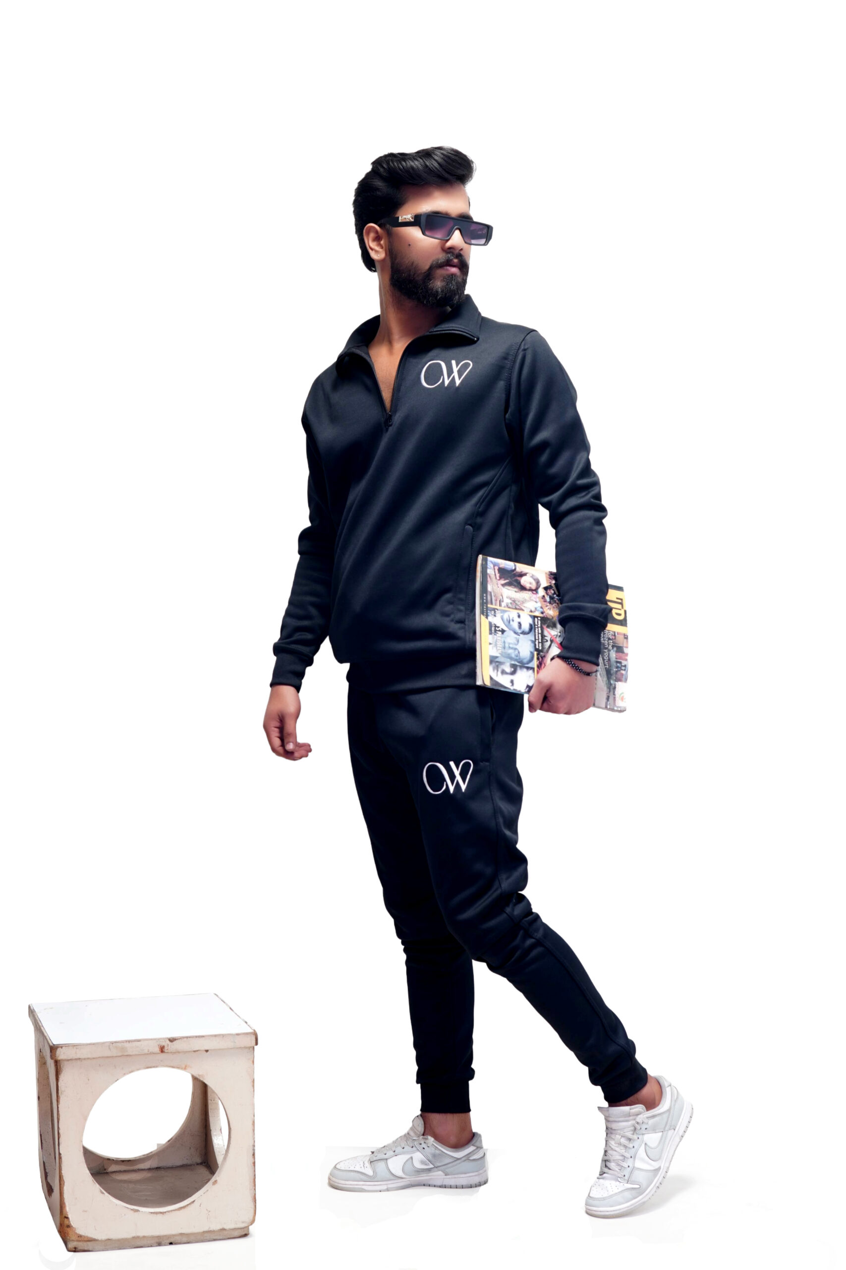 Sleek All-Black Polyester Fleece Tracksuit (Quarter-Zip)